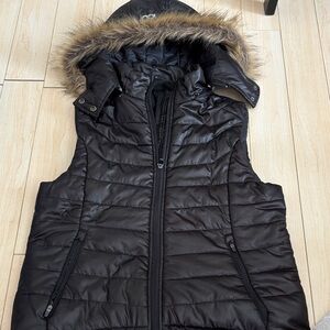 Women's 180s Black Puffer Vest with Faux Fur Trim
